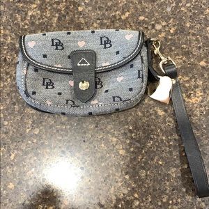 Dooney & Bourke wristlet